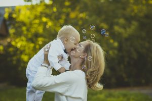 s'occuper d'un bébé